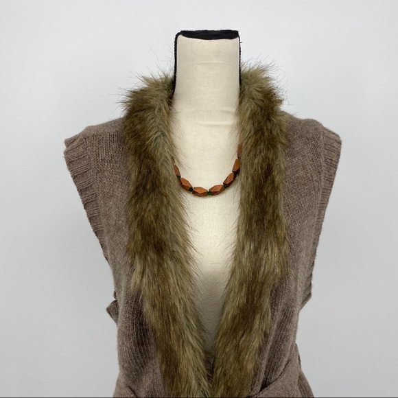 THEME Faux Fur Collar Open Front Vest Size Small - Picture 2 of 9